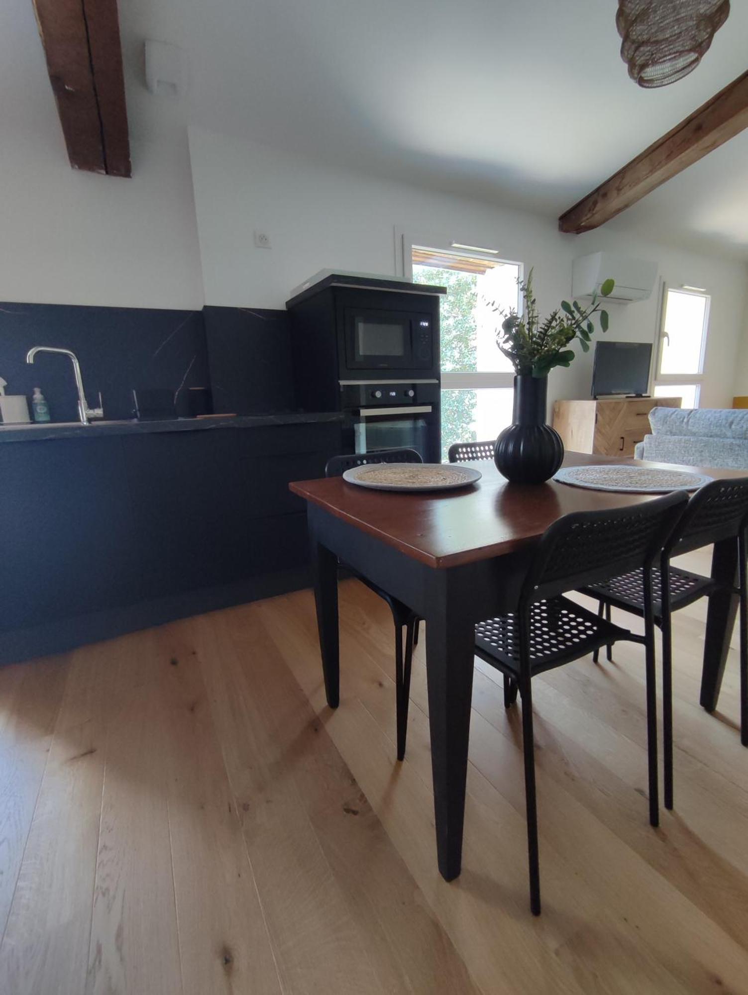 Le Petit 1881 Apartment Ampuis Bagian luar foto